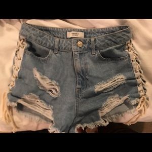Tie up light jean shorts